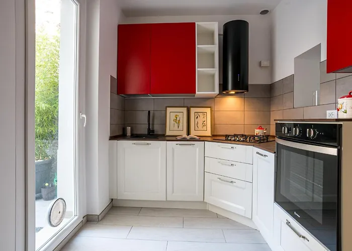 Guesthost - Charming 3-story Lakefront Lierna