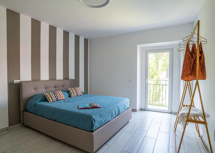 Apartament Guesthost - Charming 3-story Lakefront