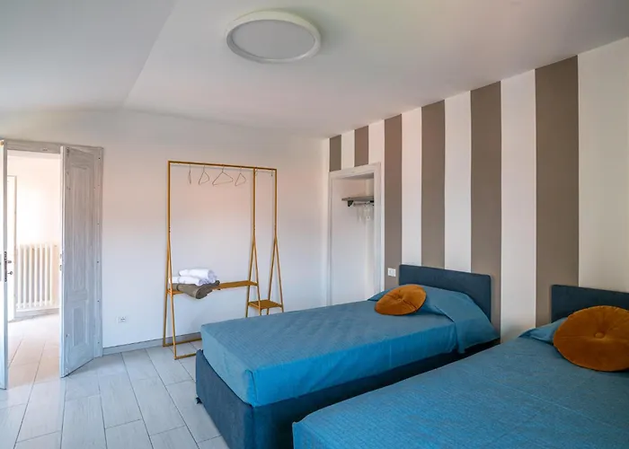 Apartament Guesthost - Charming 3-story Lakefront *