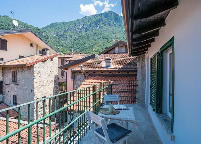 Apartament Guesthost - Charming 3-story Lakefront