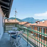 Apartamento Guesthost - Charming 3-story Lakefront Lierna