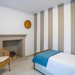 Guesthost - Charming 3-story Lakefront شقة ليرنا