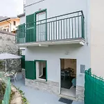 Guesthost - Charming 3-story Lakefront Apartamento