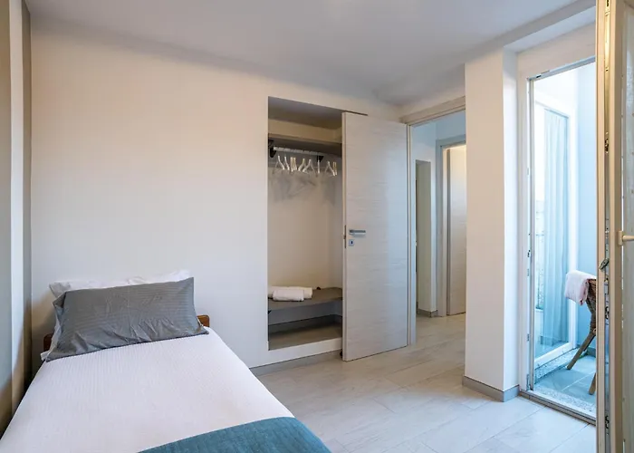 Guesthost - Charming 3-story Lakefront 列尔纳