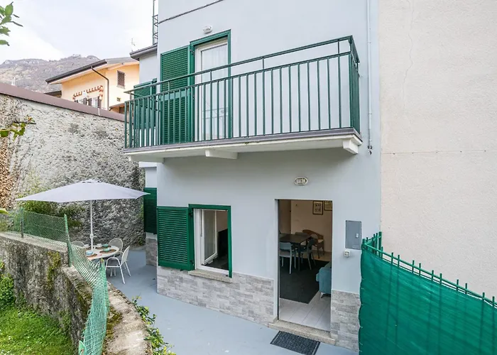Guesthost - Charming 3-story Lakefront 公寓