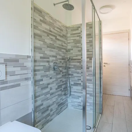 Appartement Guesthost - Charming 3-story Lakefront Lierna