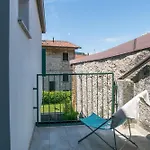 Appartement Guesthost - Charming 3-story Lakefront *