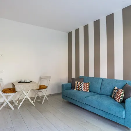 Guesthost - Charming 3-story Lakefront * Lierna