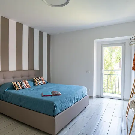 Apartamento Guesthost - Charming 3-story Lakefront