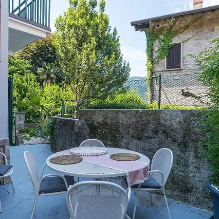 Guesthost - Charming 3-story Lakefront Apartamento