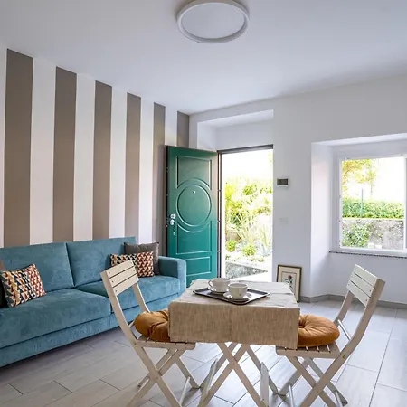 Guesthost - Charming 3-story Lakefront Apartamento *