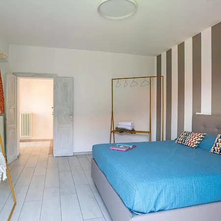 Guesthost - Charming 3-story Lakefront Apartamento *