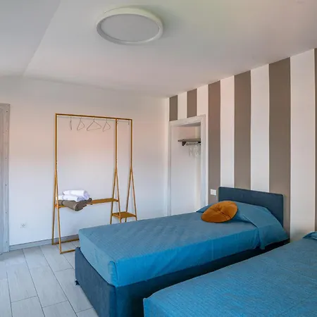 Apartamento Guesthost - Charming 3-story Lakefront *